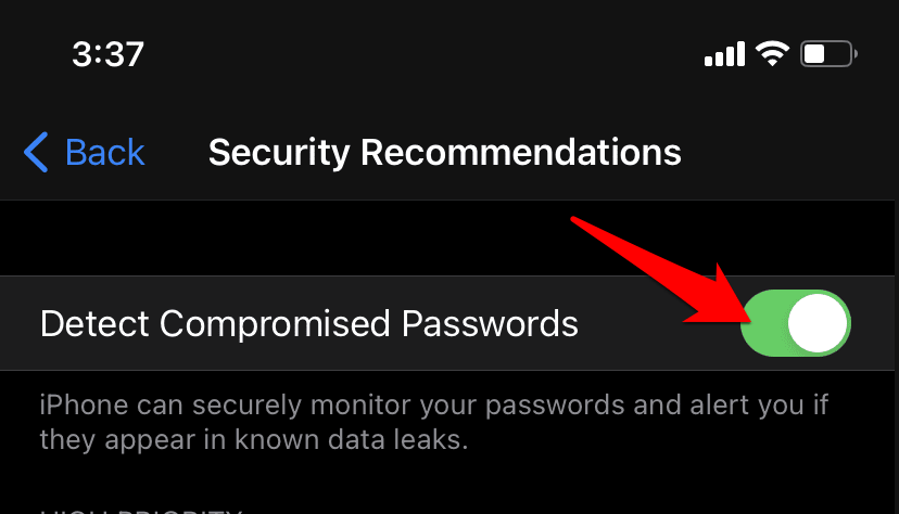 Detect Compromised Passwords toggle button in Safari iPhone
